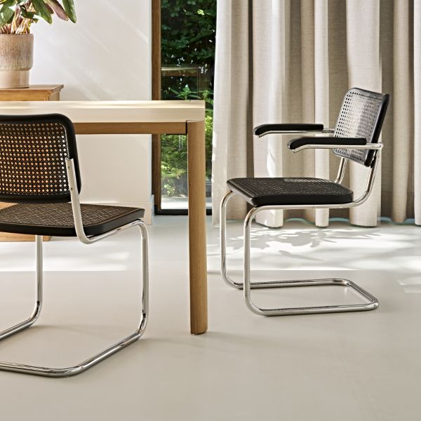 Aktion "Kaufe 5, erhalte 1 Stuhl geschenkt!" von Thonet