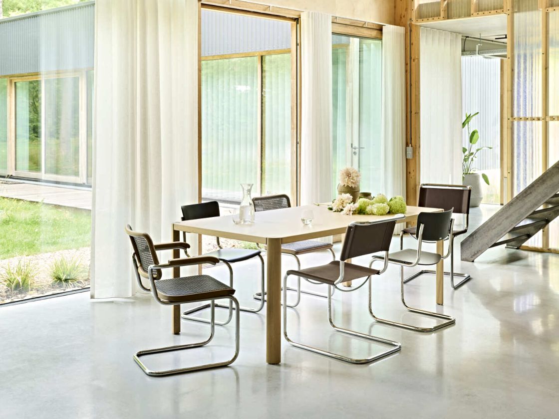 Aktion "Kaufe 5, erhalte 1 Stuhl geschenkt!" von Thonet
